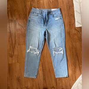 American Eagle High Rise Mom Jeans Size 10 Distressed Light Wash NWT